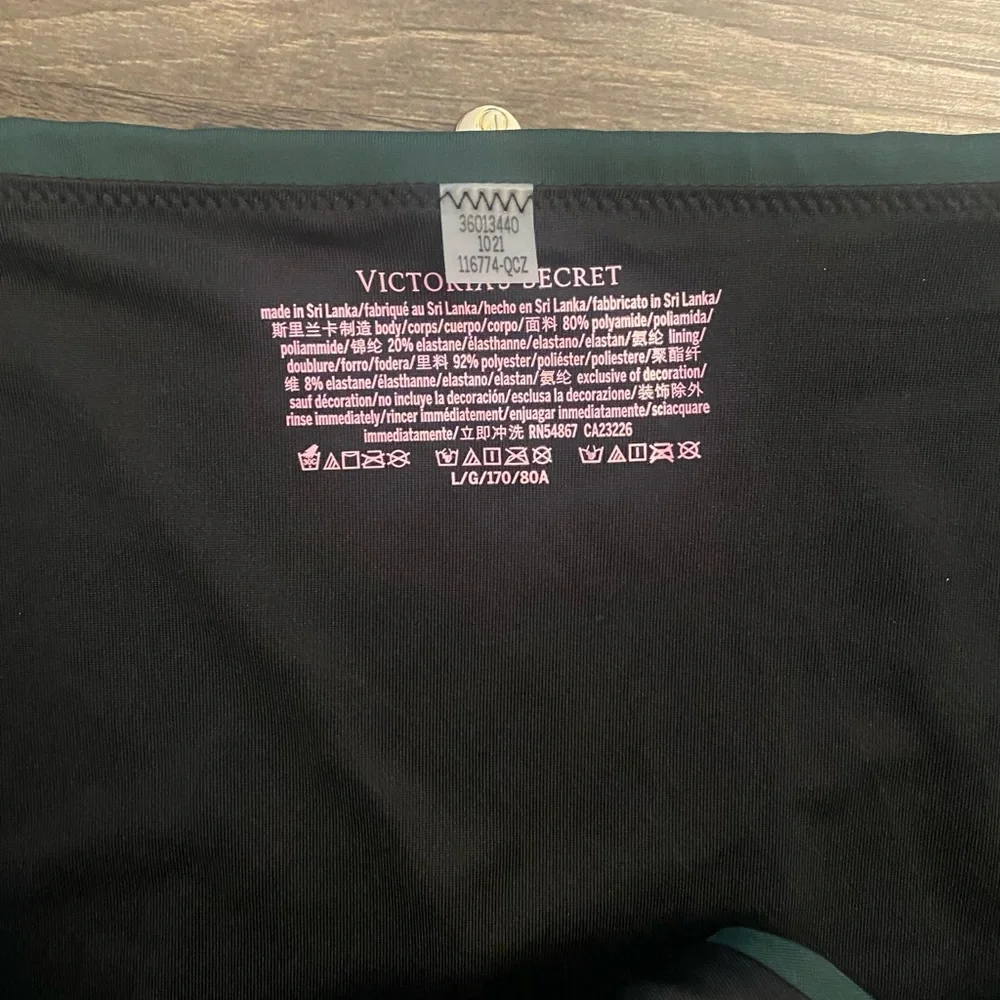 VS swim - Picture 2 of 7